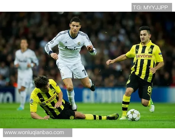 皇马全家福展现球队团结精神与辉煌历史的完美瞬间 皇马全家福展现球队团结精神与辉煌历史的完美瞬间