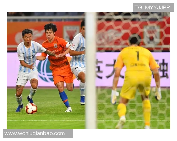 辽宁宏远与广州富力激战正酣谁能在赛场上笑到最后