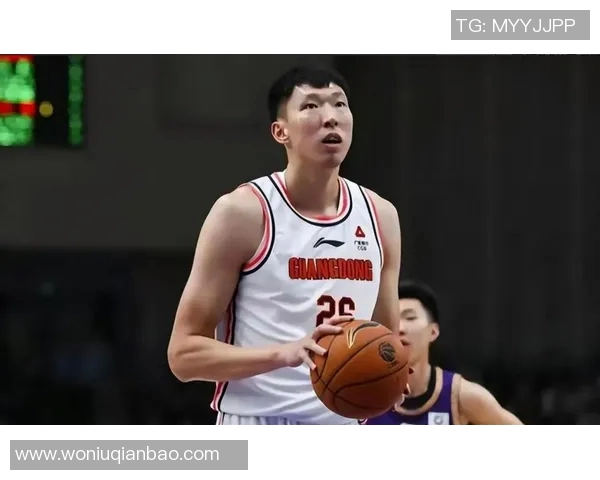 周琦在国际赛场的表现引发热议，未来篮球生涯将如何发展引人关注